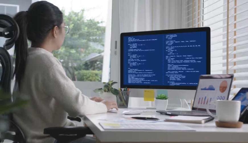 皇姑区软件开发公司实战建议：网站赋能，为何必须接入支持机器人？